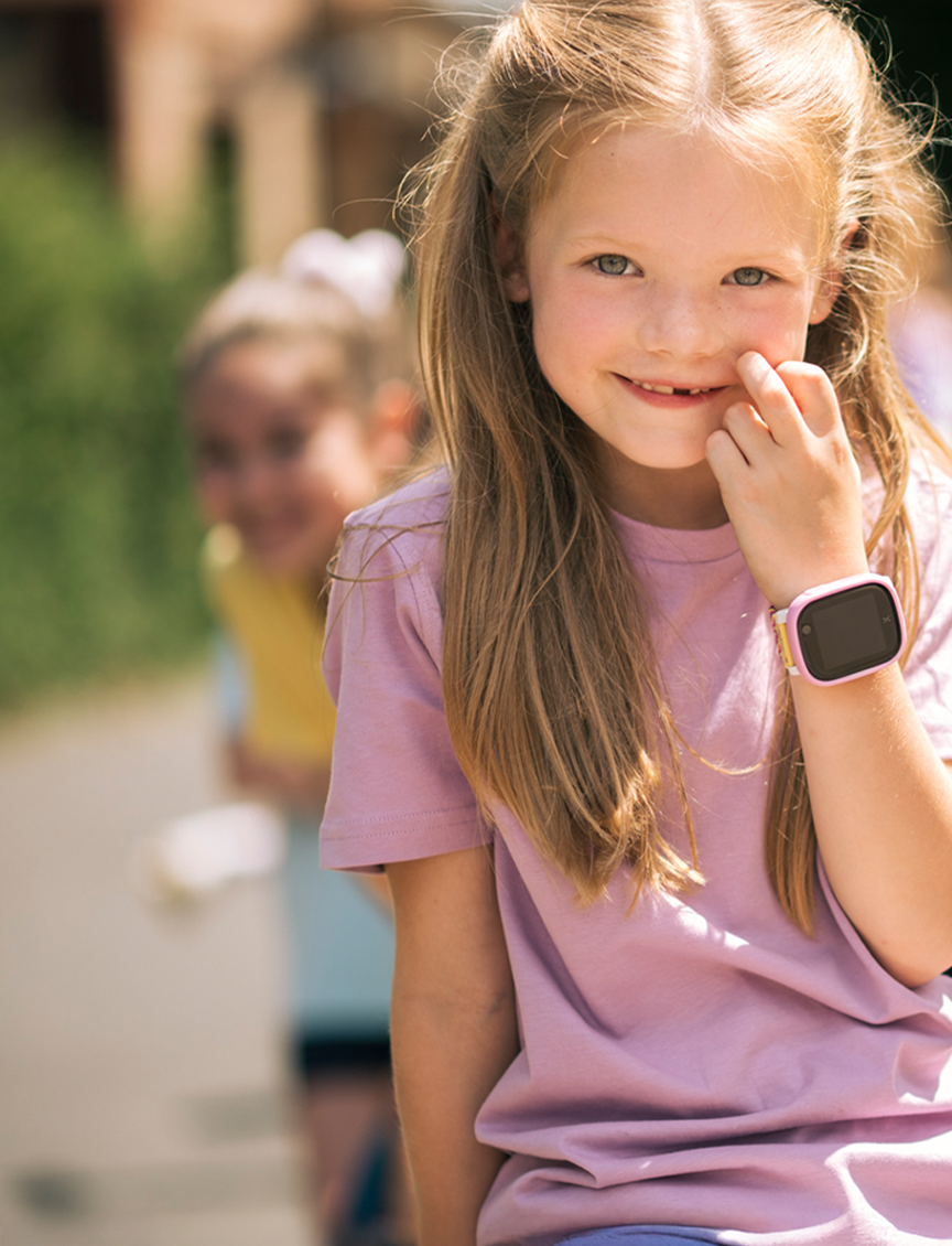 Lyserød X6play smartwatch med GPS og besked funktion