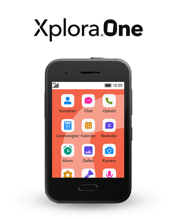 Xplora One-telefon set forfra på hvid baggrund med appikoner på skærmen.