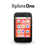 Xplora One-telefon set forfra på hvid baggrund med appikoner på skærmen.