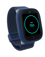 Det blå Xplora X6Play børneur set fra siden viser en skridttæller med 750 registrerede skridt. Den turkise cirkel symboliserer barnets fysiske aktivitet.