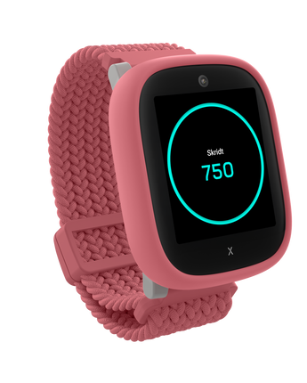 Det lyserøde Xplora X6Play børneur viser en skridttæller med den aktuelle skridttæller: 750. Enkelt og børnevenligt design i et legende format.