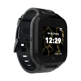Fronten af et sort panter XGO3 smartwatch til børn med normal tilstand display. Gps smartwatch børn kan have med i skole