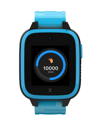 Frontsiden af XGO3 smartwatch i blå med mange skridt for dagen. Smartwatch til børn med aktivitetsplatform