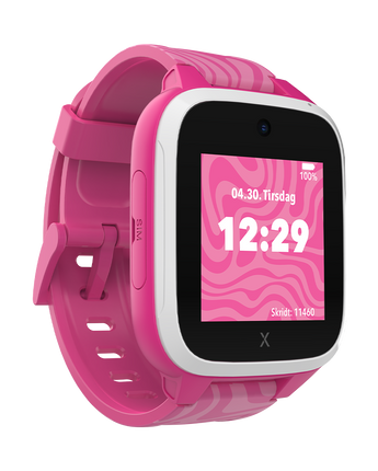 XGO3 smartwatch i lyserød til børn med skridttæller, dato, dag og klokke dispaly samt urets batteri niveau.