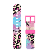 Børns smartwatch med pink leopardmønster og blå detaljer, trendy og farverigt design.