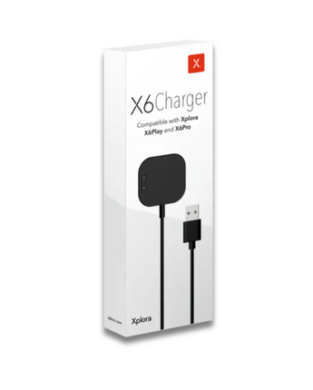 Emballage til Xplora X6-oplader. Viser sort magnetisk opladningskabel med USB til Xplora X6 Play og X6 Pro børneur.