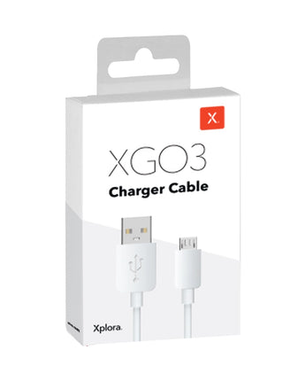 Emballage med Xplora XGO3 opladningskabel. Viser hvidt USB til micro-USB-kabel til sikker og hurtig opladning af XGO3 børneuret.