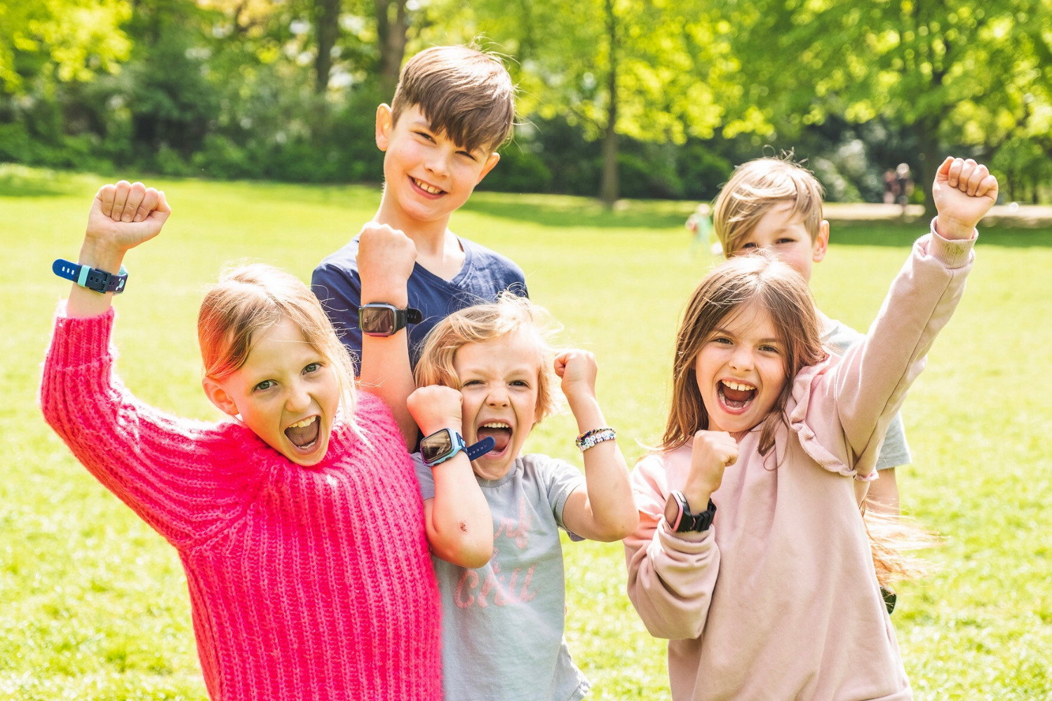 Glade børn med Xplora smartwatch